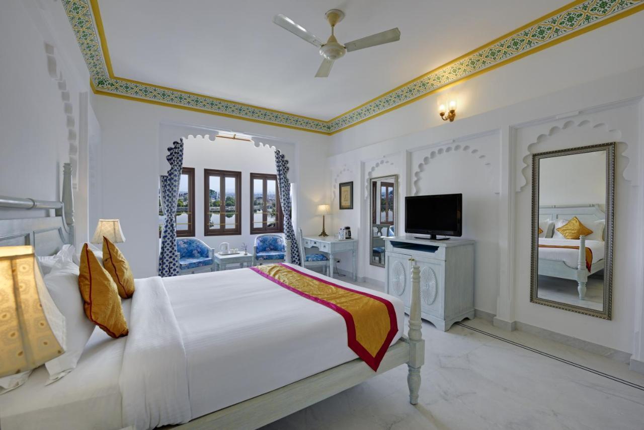 Swaroop Vilas Lake View Boutique Hotel