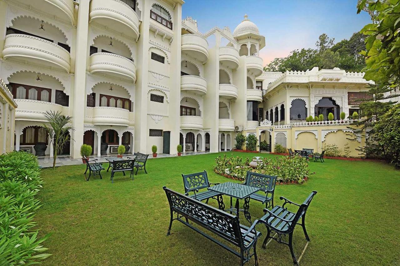 Swaroop Vilas Lake View Boutique Hotel