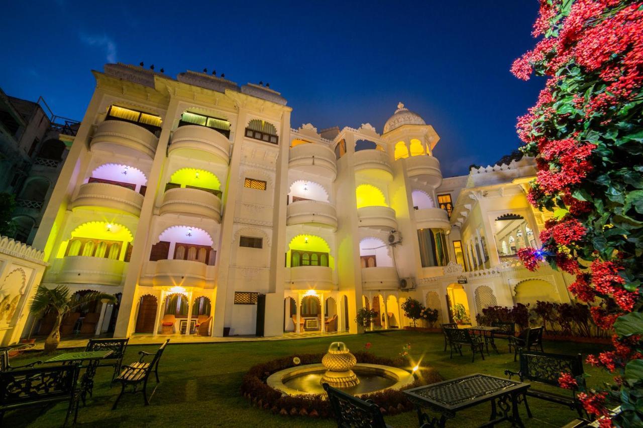 Swaroop Vilas Lake View Boutique Hotel